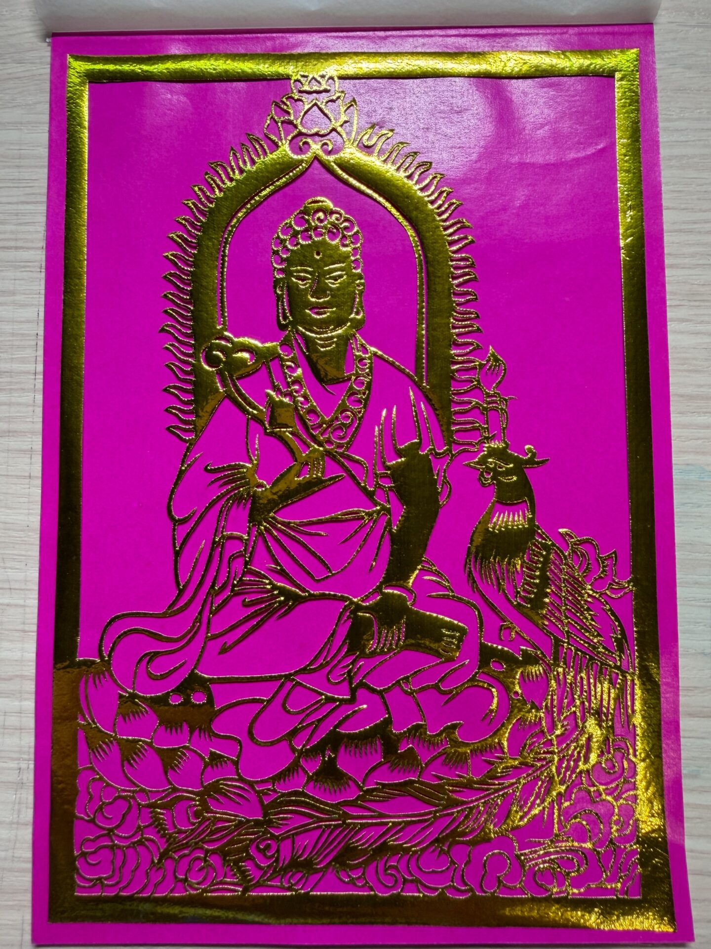 ピンク地の金箔装飾画